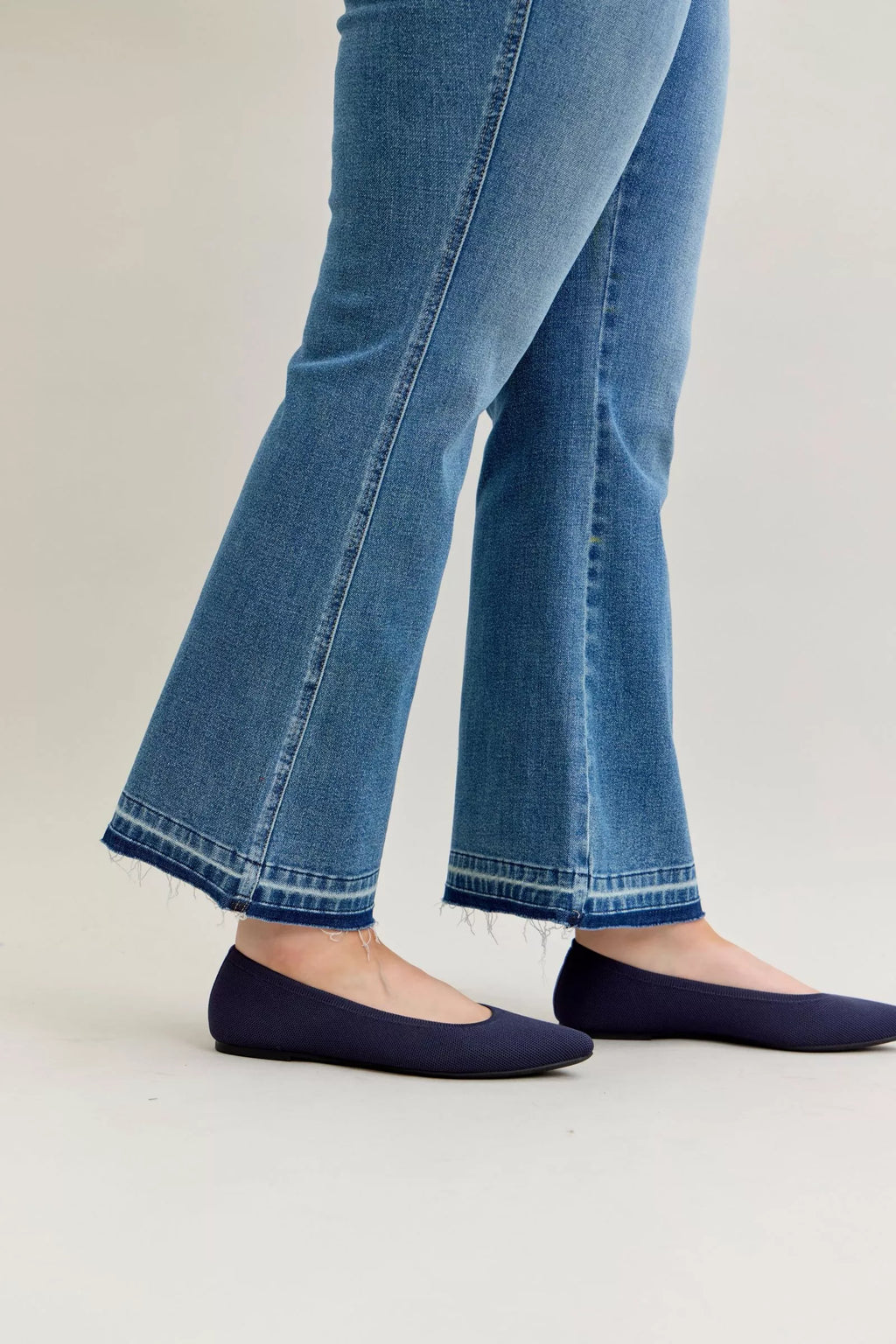 Slim bootcut jeans with frayed release hem at the ankle, light blue denim wash