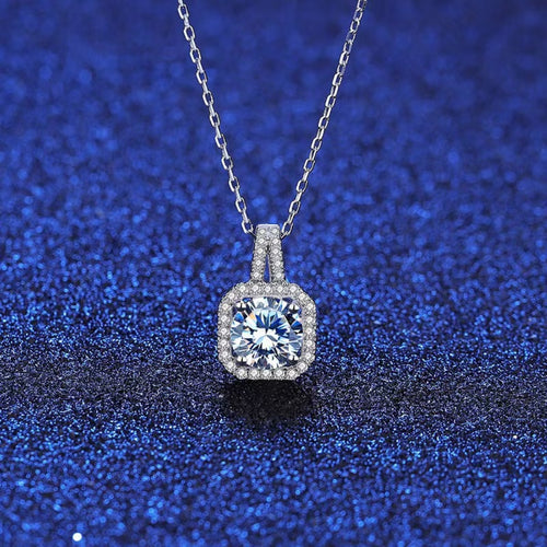 1-Carat Moissanite-Anhänger, 925 Sterlingsilber, quadratisch eingefasst mit Pavé-Kranz
