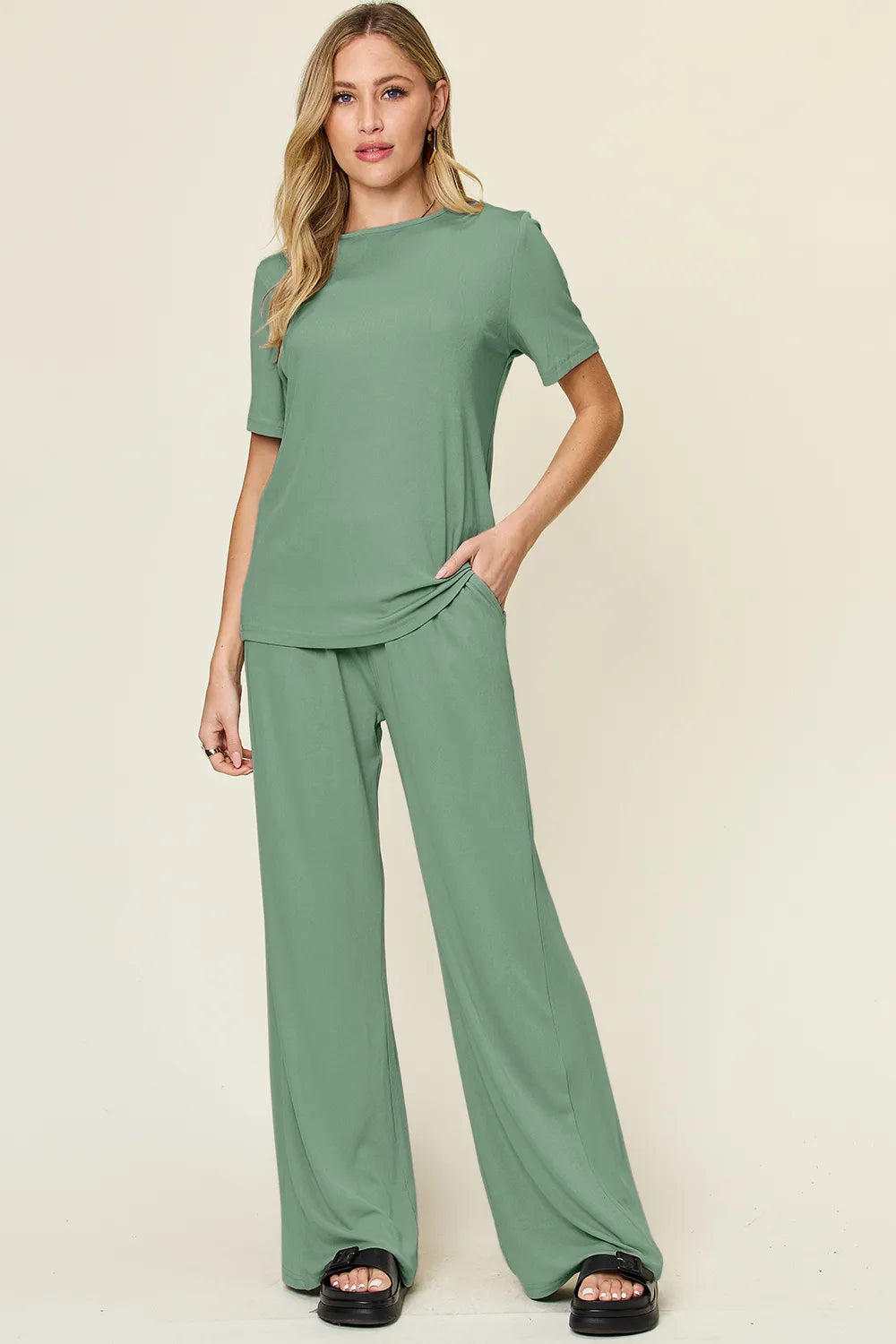 Light green round-neck short-sleeve T-shirt and wide-leg pants set