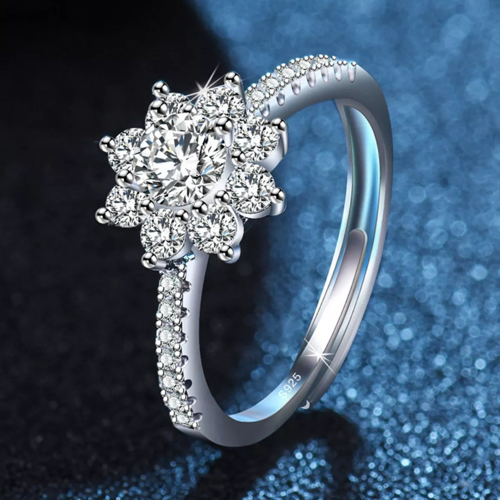 1-Karat Moissanit-Silberring, blütenförmige Fassung mit Zirkonia-Pavé, 925