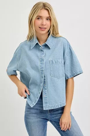 Light-wash oversized cropped denim shirt with short sleeves and button placket