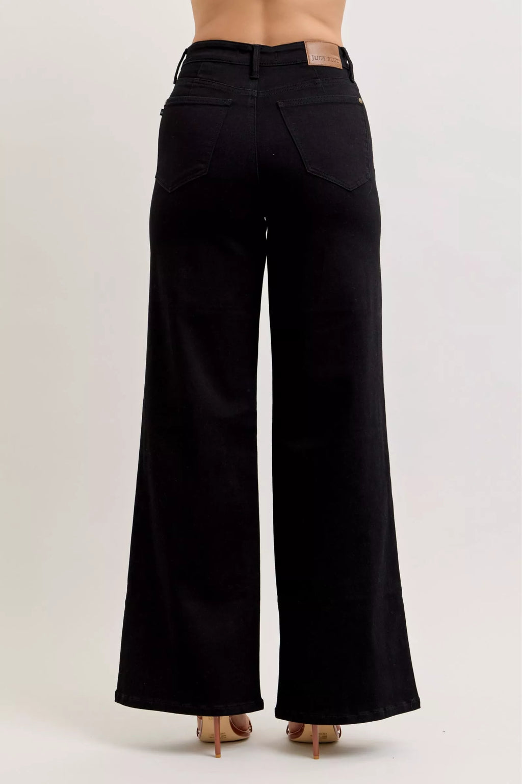 High-waisted wide-leg jeans, black, front pockets and belt loops
