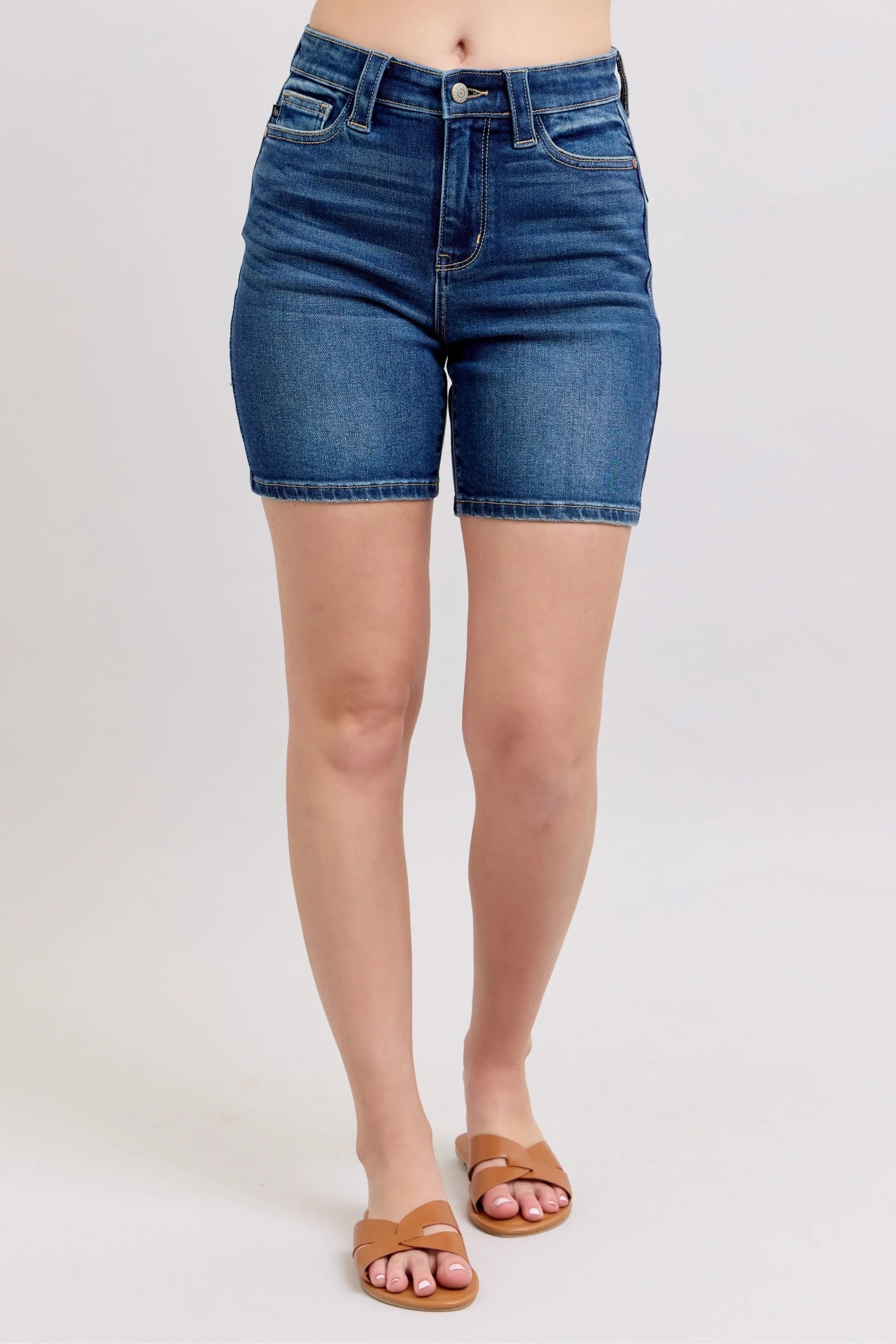 High-waist denim bermuda shorts in blue wash with front pockets and belt loops