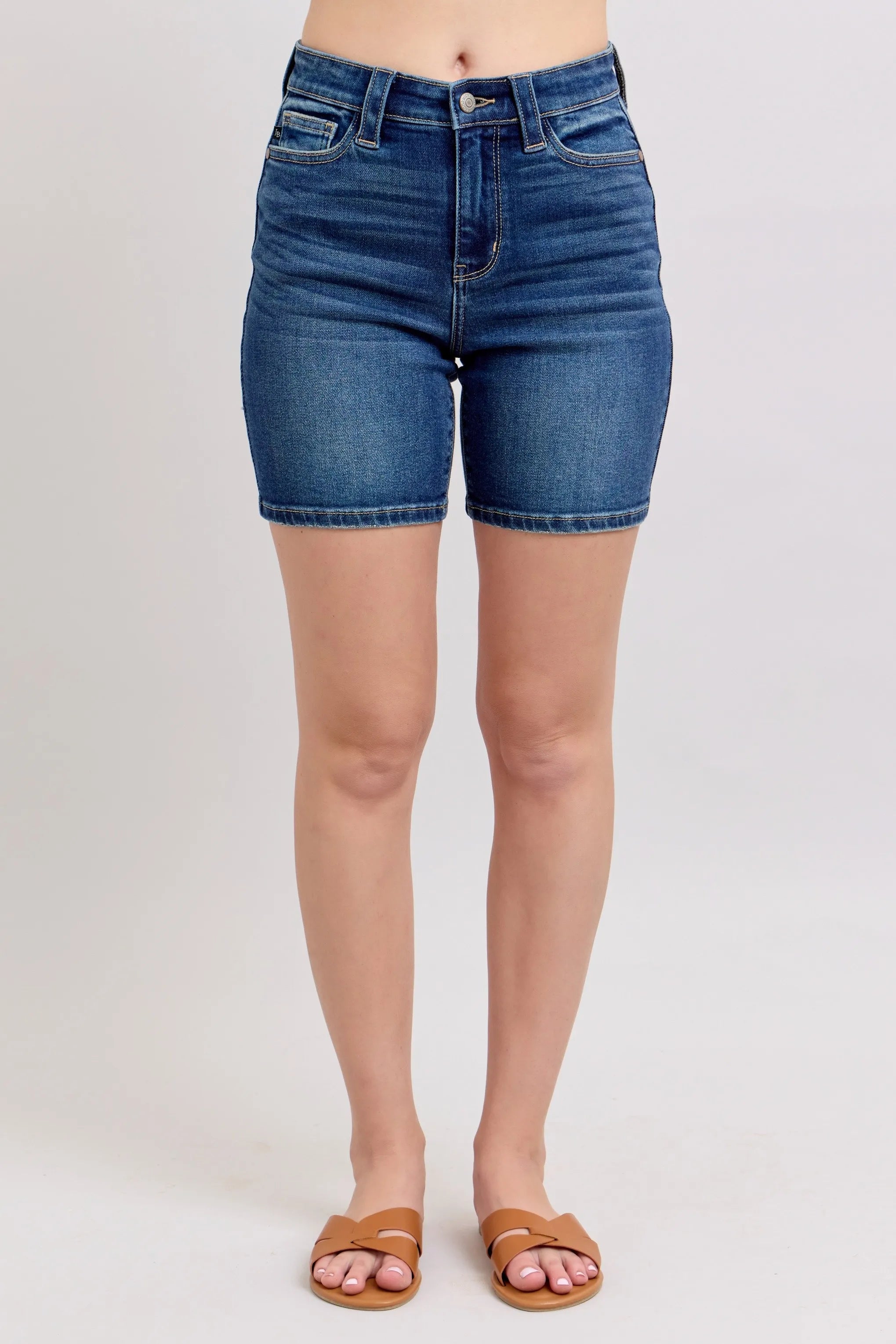 High-waist denim bermuda shorts in dark blue with front button closure