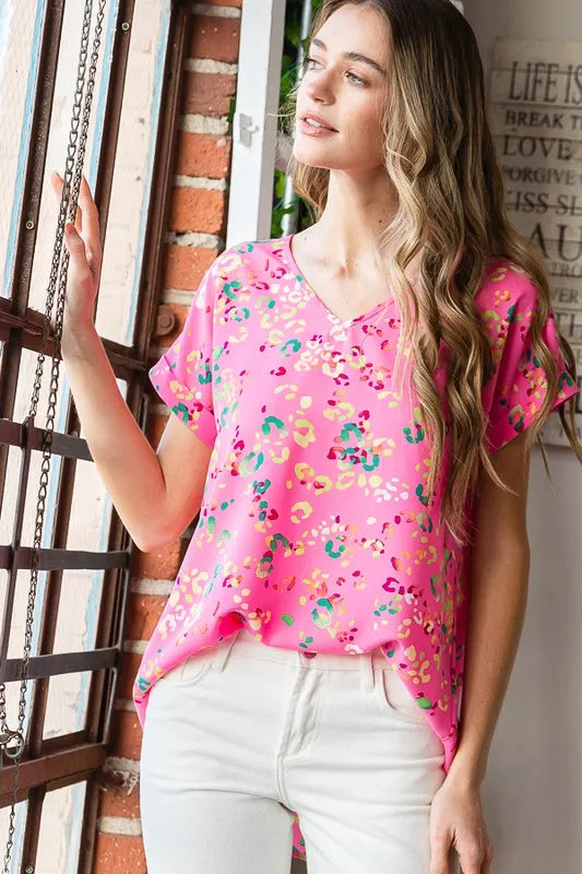 Plus-size V-neck short sleeve T-shirt, pink multi animal print