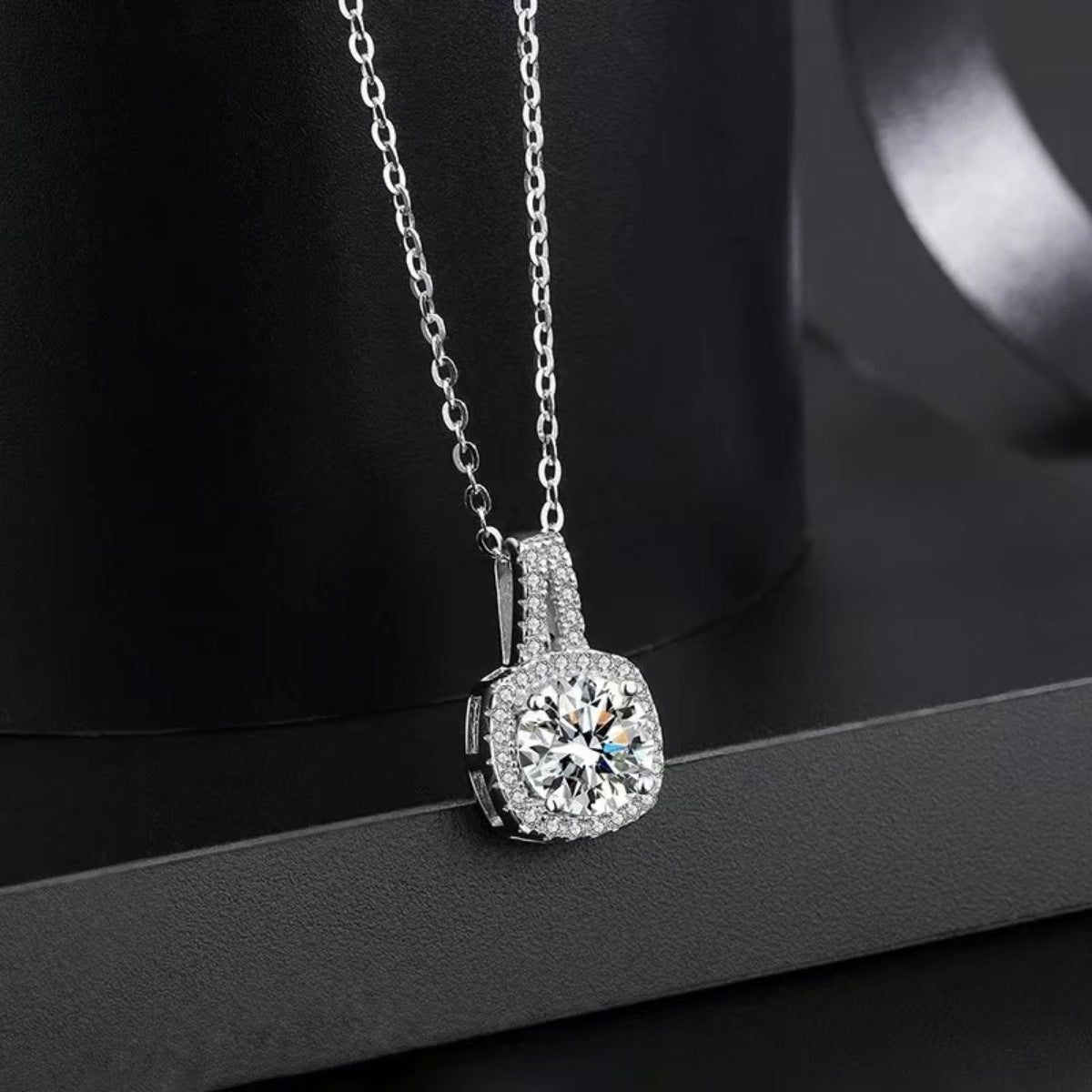 1-Carat Moissanite-Anhänger mit Tropfen-/Oval-Stein, 925 Sterlingsilber, Pavé-Umrandung