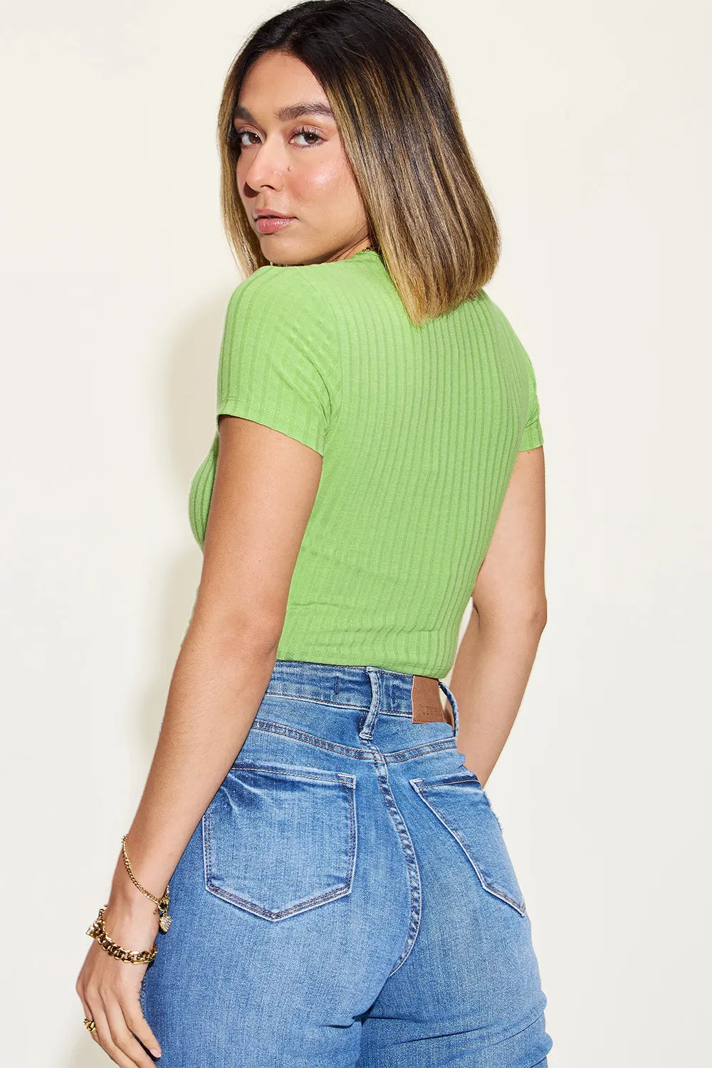 Lime green ribbed short-sleeve crew T-shirt, crew neckline, fitted