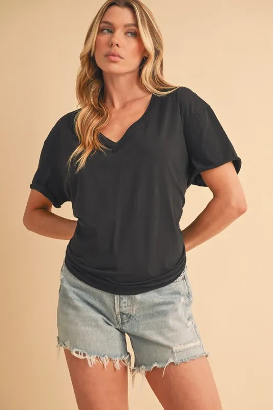 Trendsi black V-neck short-sleeve T-shirt, clean neckline and sleeves