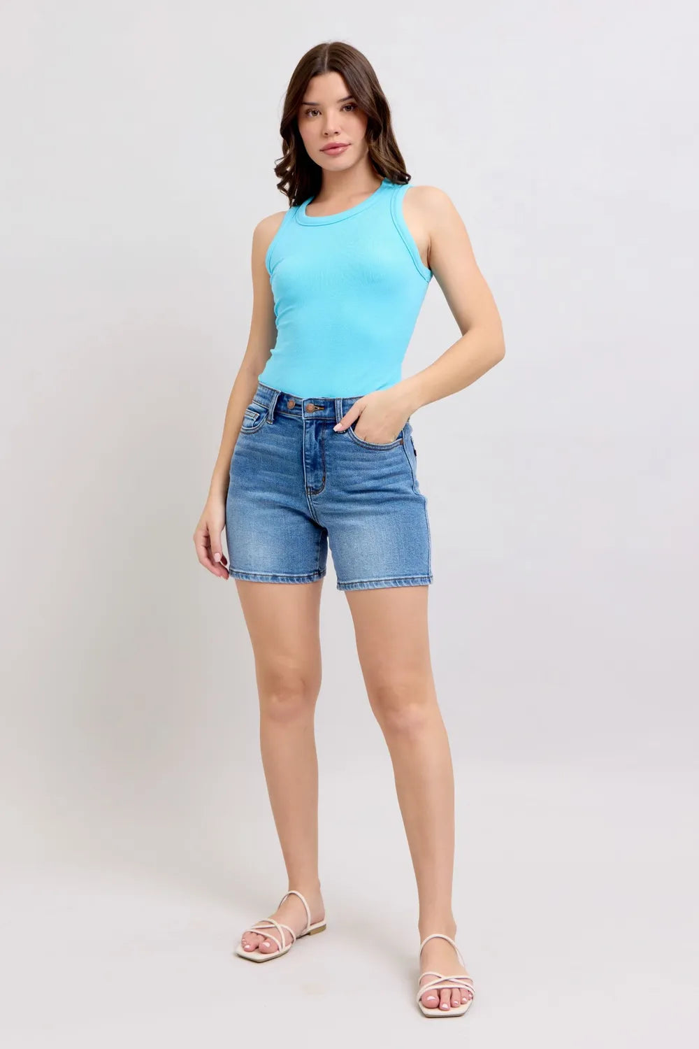 Denim-Shorts Medium Wash mit 2 Knopfverschluss und vorderem Taschenpaar