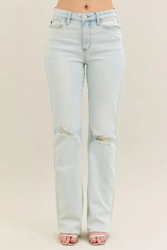 Light Bootcut Jeans vorne mit Destroyed-Details an den Knien und fransigem Saum