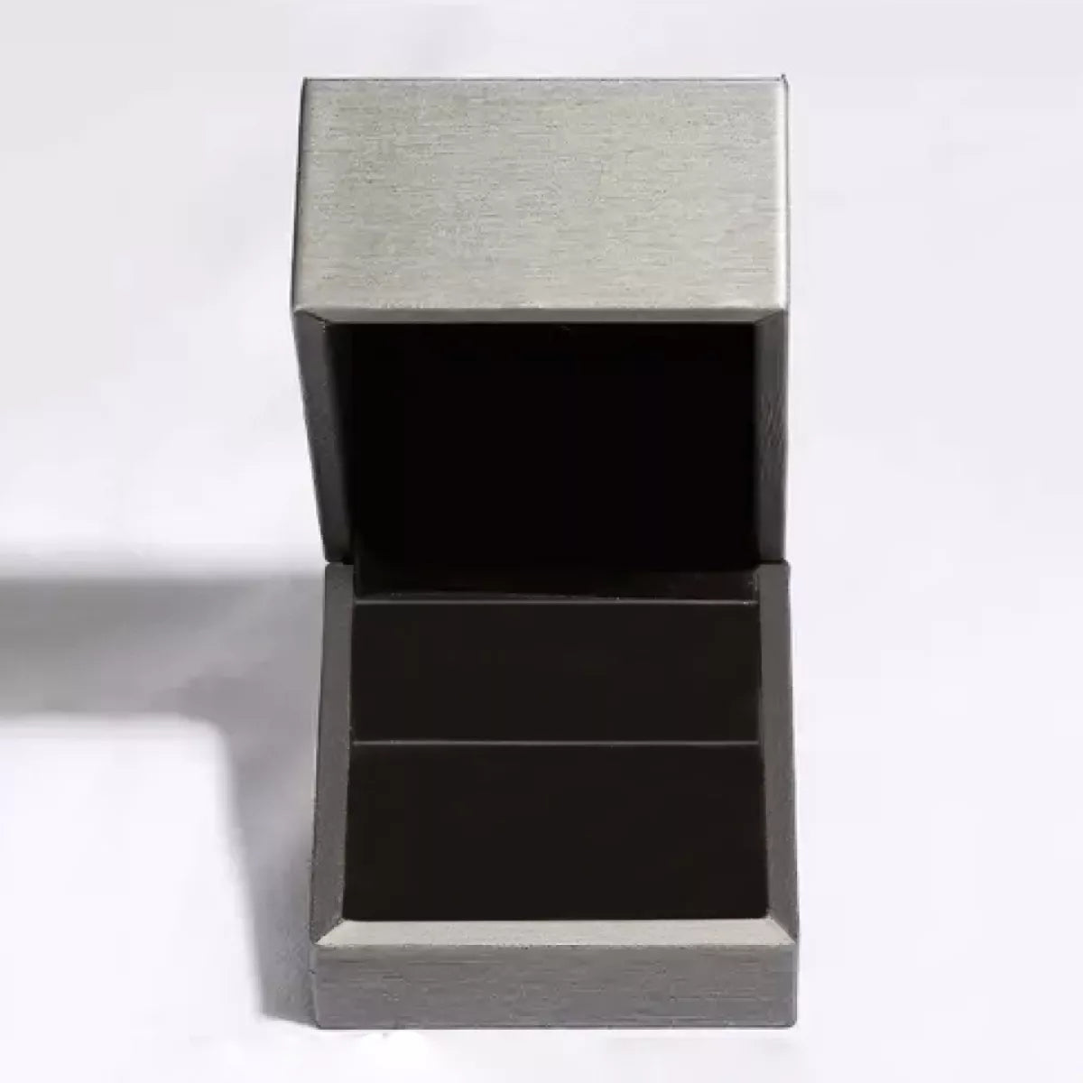 Schmuckbox für Ring, rechteckige graue Hülle mit schwarzem Einsatz