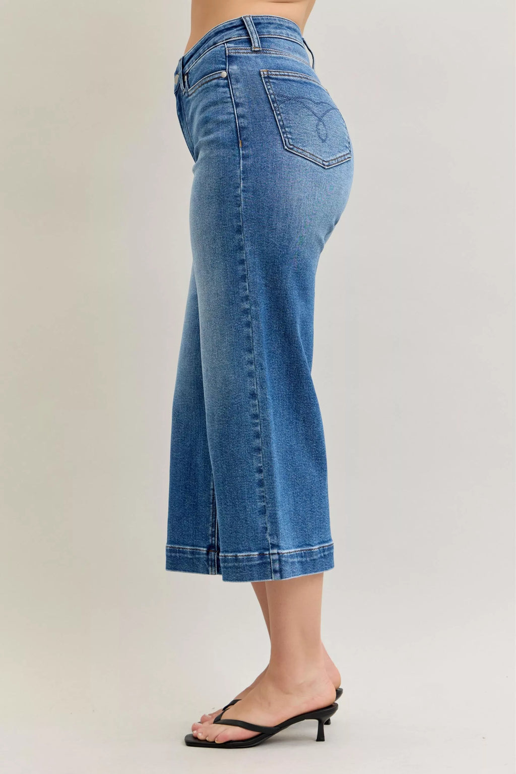 Judy Blue mid rise crop wide-leg jeans, light blue denim, side seam and pocket