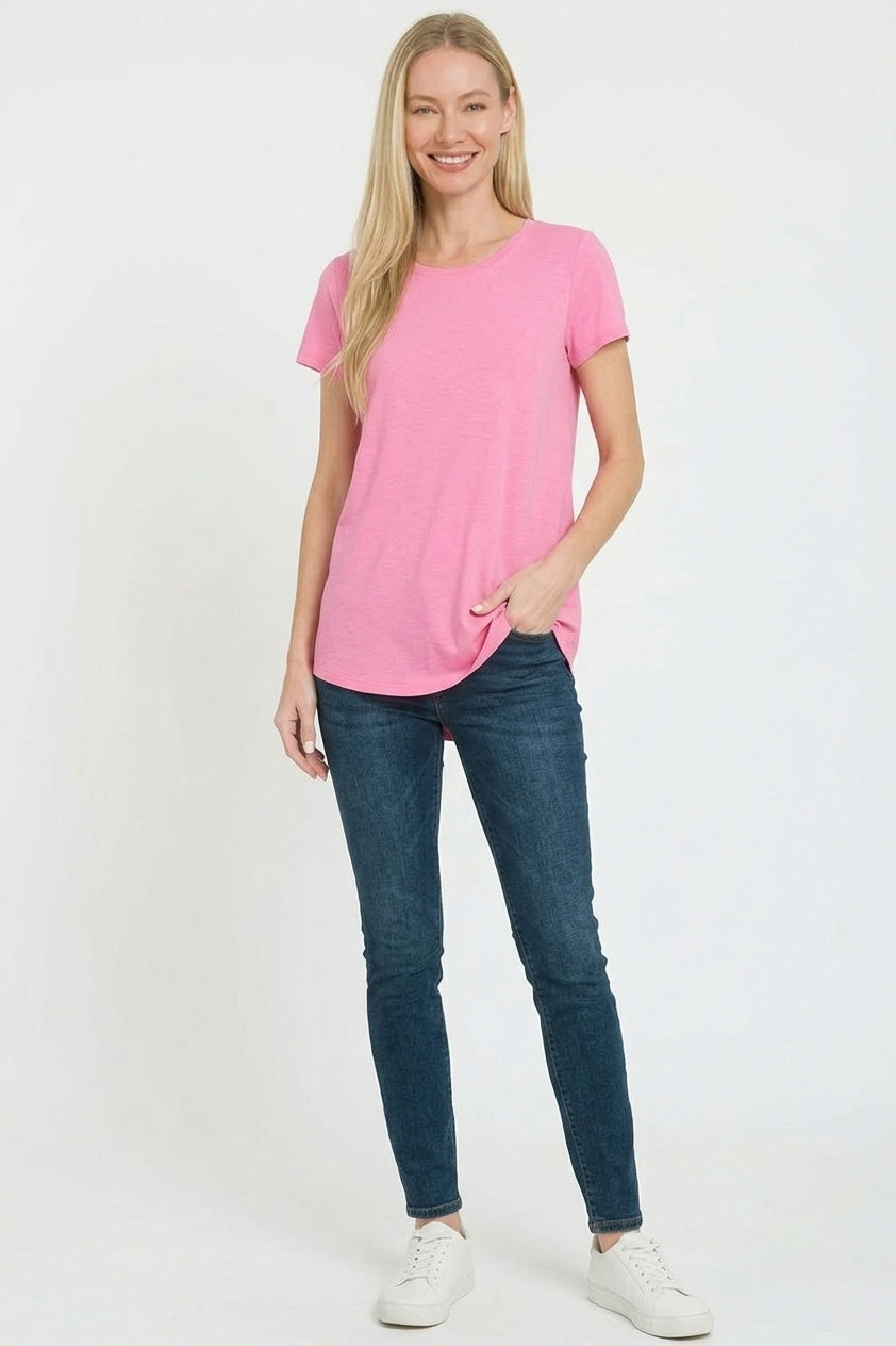 Candy pink V-neck short-sleeve top with relaxed fit and curved hem