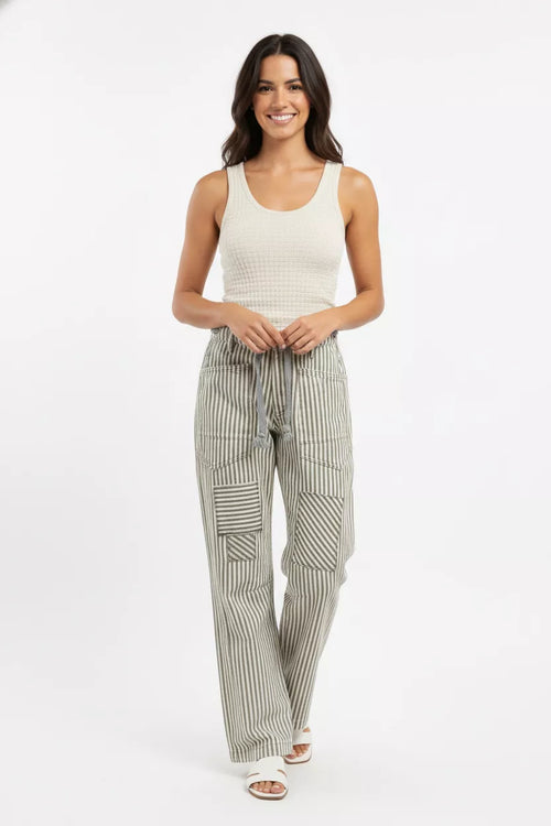 Grau gestreifte Barrel Pants mit Kordelzug vorne und mehreren Taschen, langer Schnitt