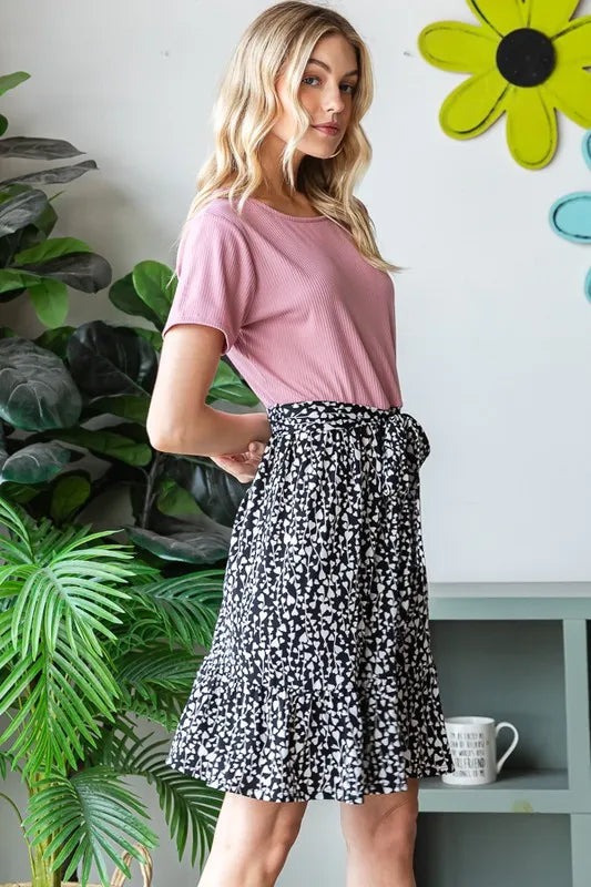 Mauve Kleid mit Kurzarm-Oberteil und weit schwingendem schwarz-weißem Animal-Print Rock