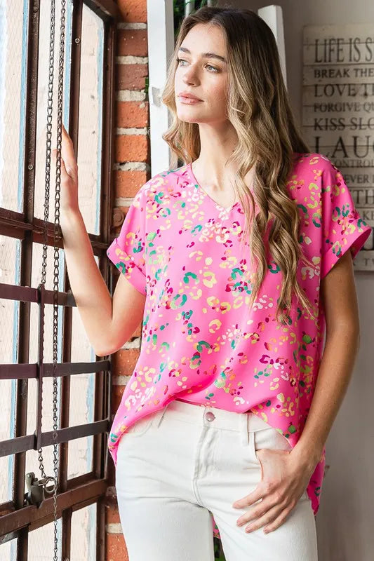 Pink Multi Animal-Print Kurzarm V-Neck T-Shirt, Plus Size, seitliche Ansicht