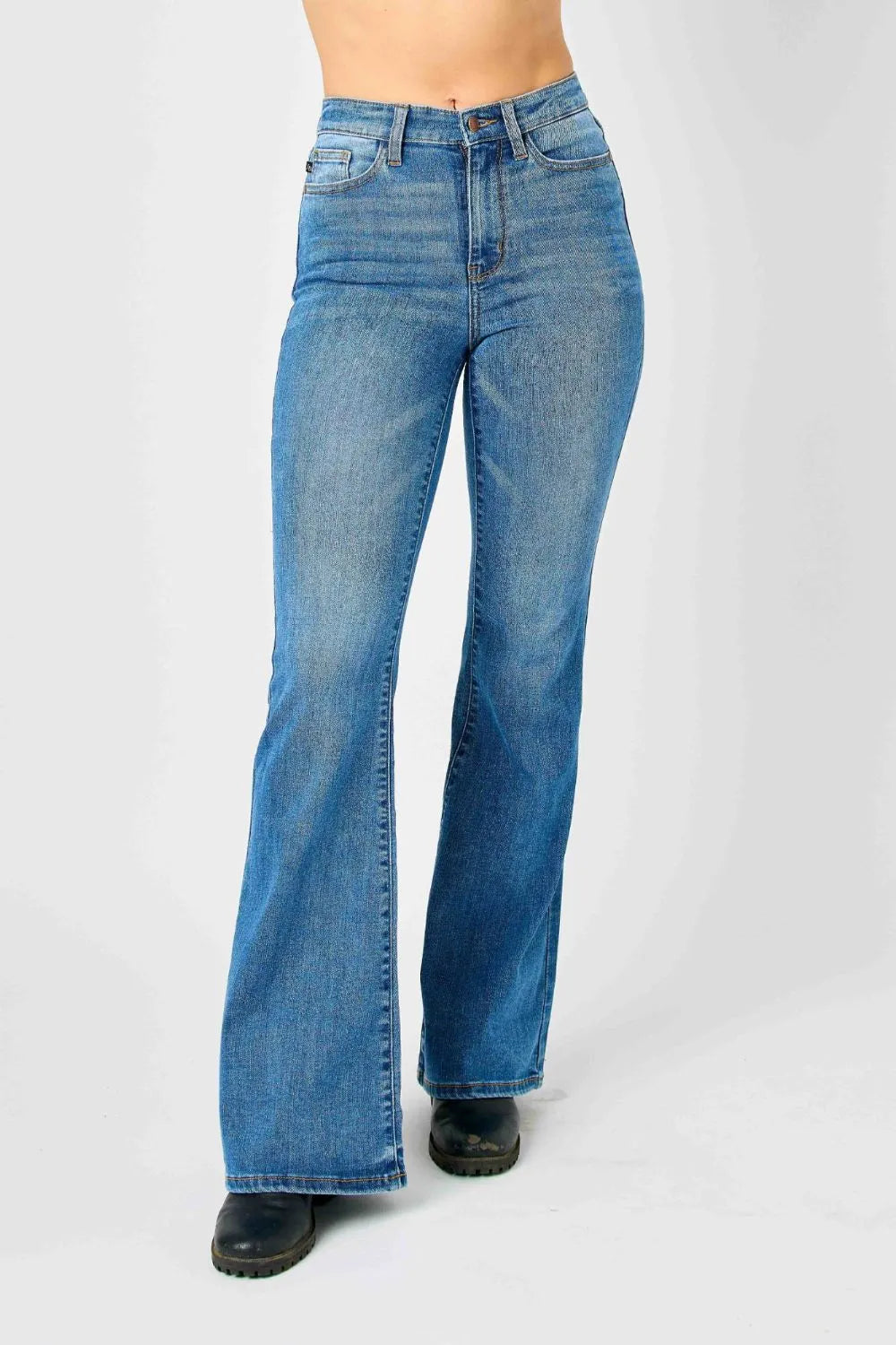 Plus-size high-waisted classic flare jeans, medium blue wash, front pockets