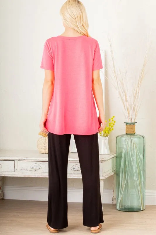 Neon pink T-Shirt Rückansicht, glatter Rücken ohne sichtbare Verzierungen