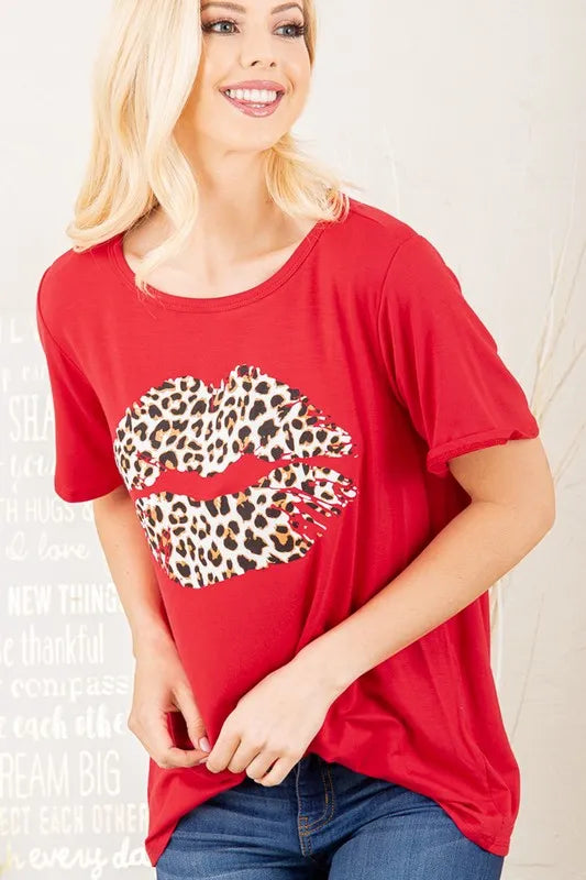 Rotes T-Shirt (Plus Size) mit Leoparden-Lippen-Print und kurzem Ärmel