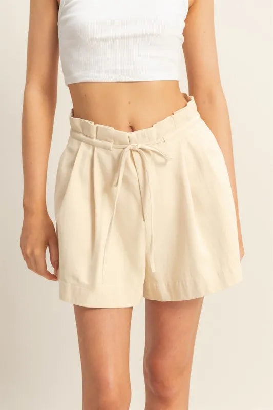 Oatmeal paperbag shorts, high waist with tie and pleated front