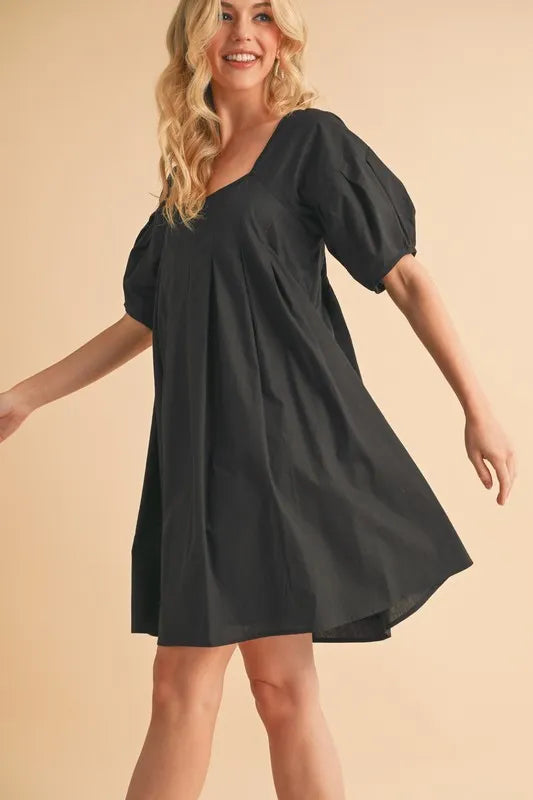 Schwarzes A-Linien Babydoll-Kleid mit eckigem Ausschnitt und kurzen Puffärmeln