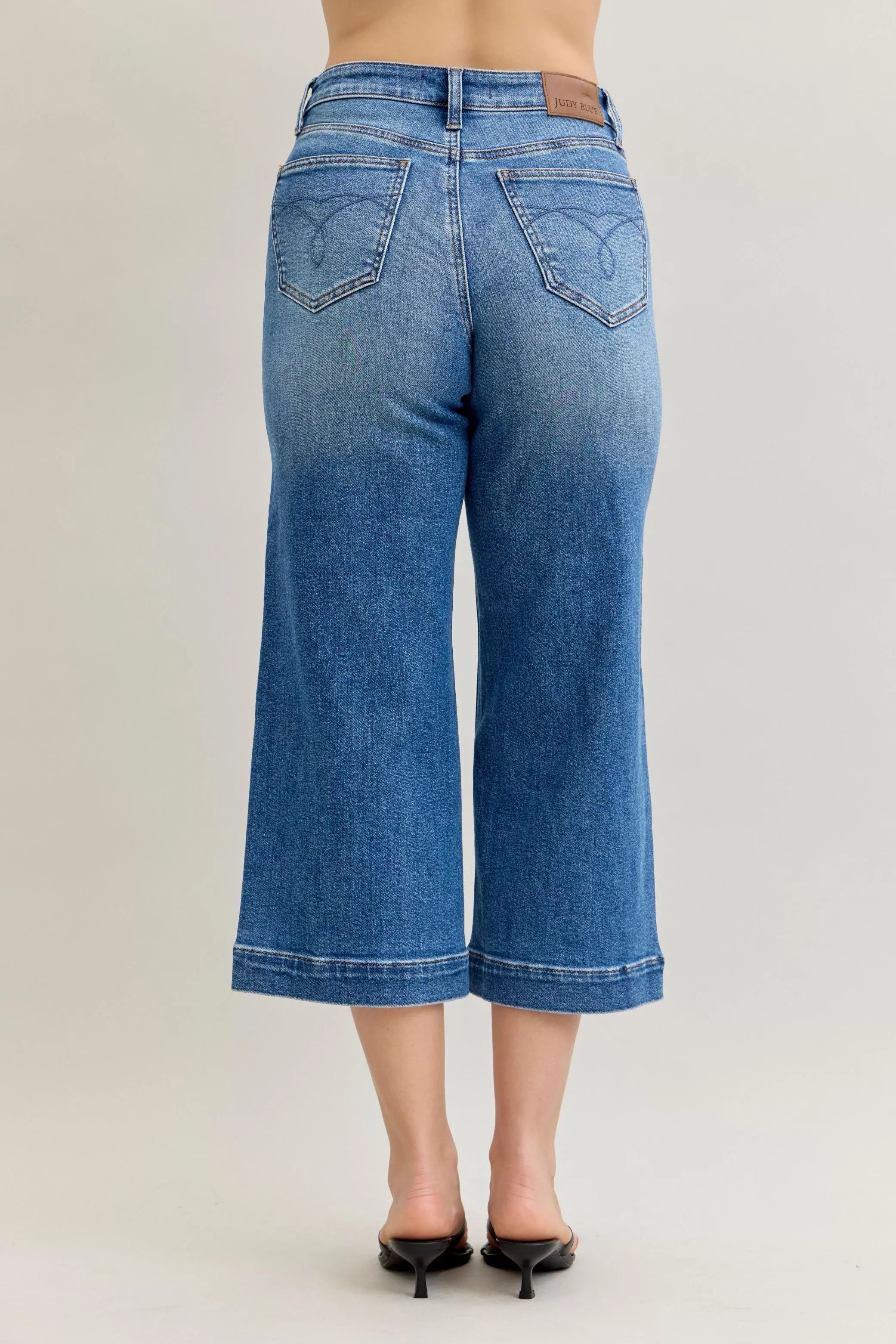 Judy Blue mid rise crop wide-leg jeans, light blue wide-leg crop hem