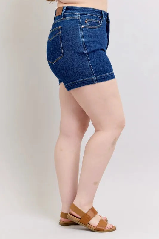 Dunkelblaue High-Waist Denim-Shorts (Plus-Size) mit Gesäßtaschen und Gürtelschlaufen