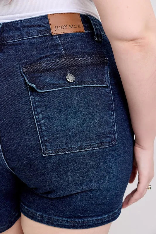 Logo patch and buttoned back flap pocket on denim shorts