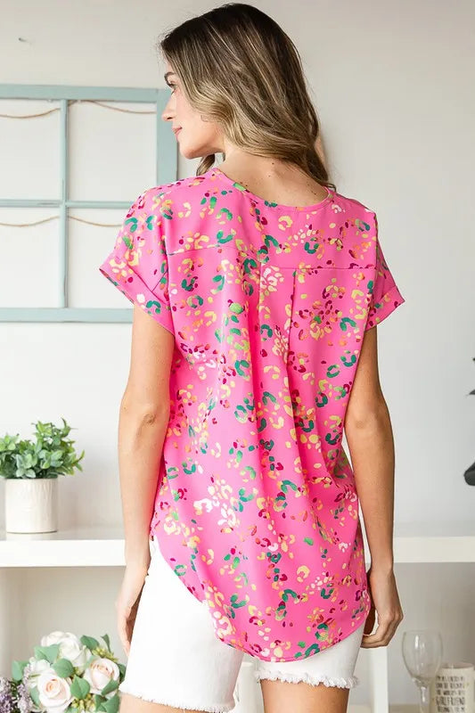 Pink Multi Animal-Print Kurzarm-T-Shirt von hinten, lockerer Sitz, hüftlang