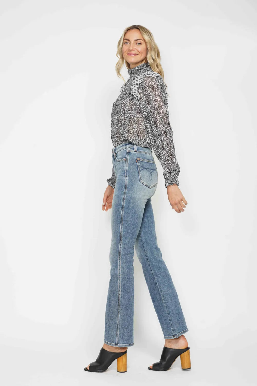 Light blue bootcut jeans, back-embroidered pockets and classic five-pocket styling