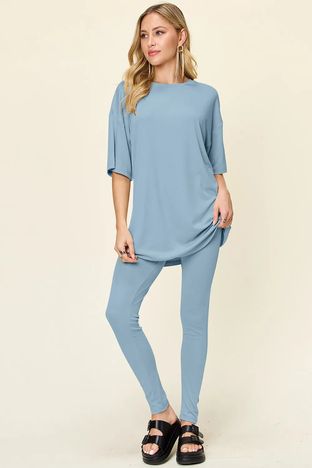Light Blue Set: Rundhals-T-Shirt mit Drop-Shoulder und passende Leggings