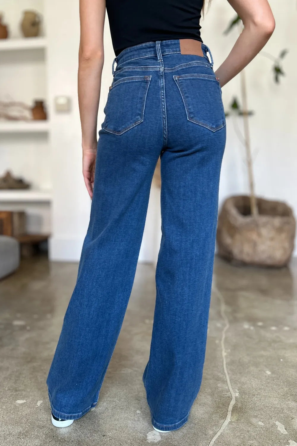 Judy Blue Full Size Jeans High Rise Straight, medium blau, vordere Taschen