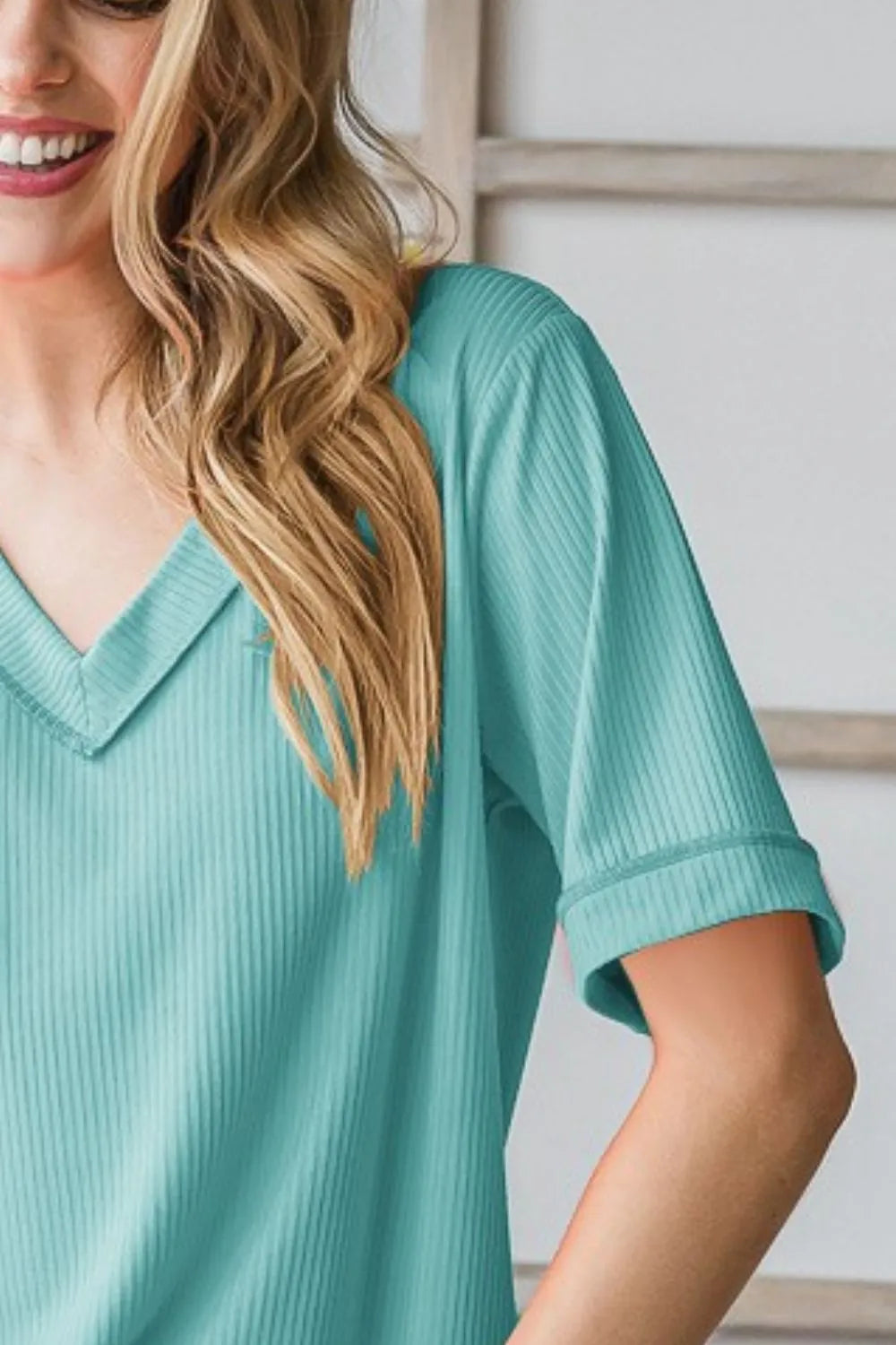 Close-up: mint blue V-neck half-sleeve T-shirt with ribbed knit cuffs