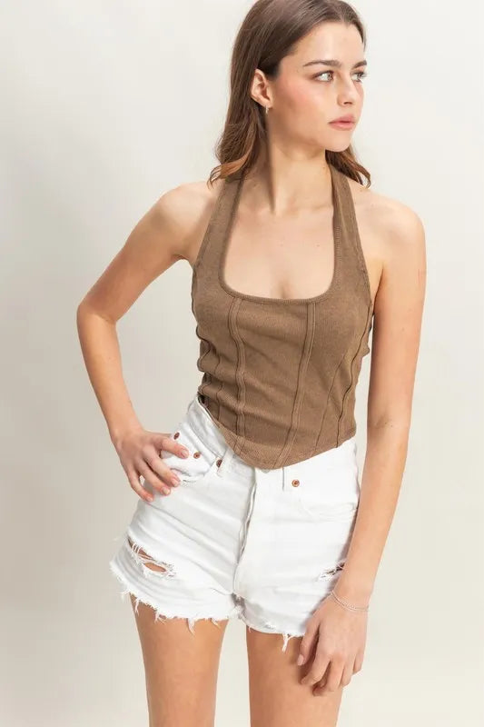 Mineral Wash Halter Neck Top in Mocha, vorn mit eckigem U-Ausschnitt
