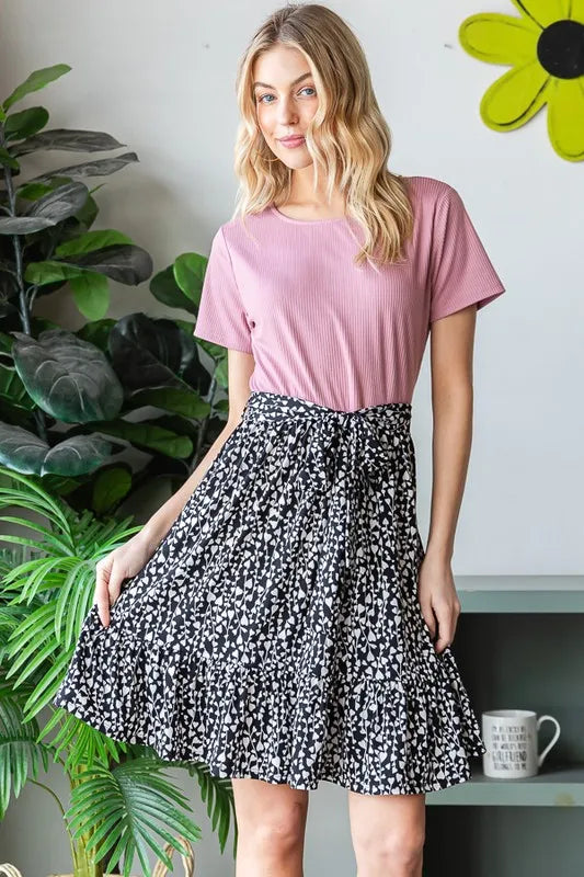 Mauve Minikleid mit Rundhalsausschnitt und schwarz-weißem Animal-Print Rock