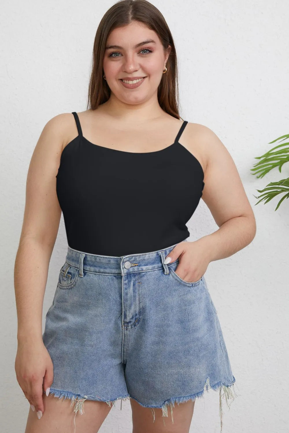 Schwarzes Full-Size Cami-Top mit schmaler Passform und Spaghettiträgern