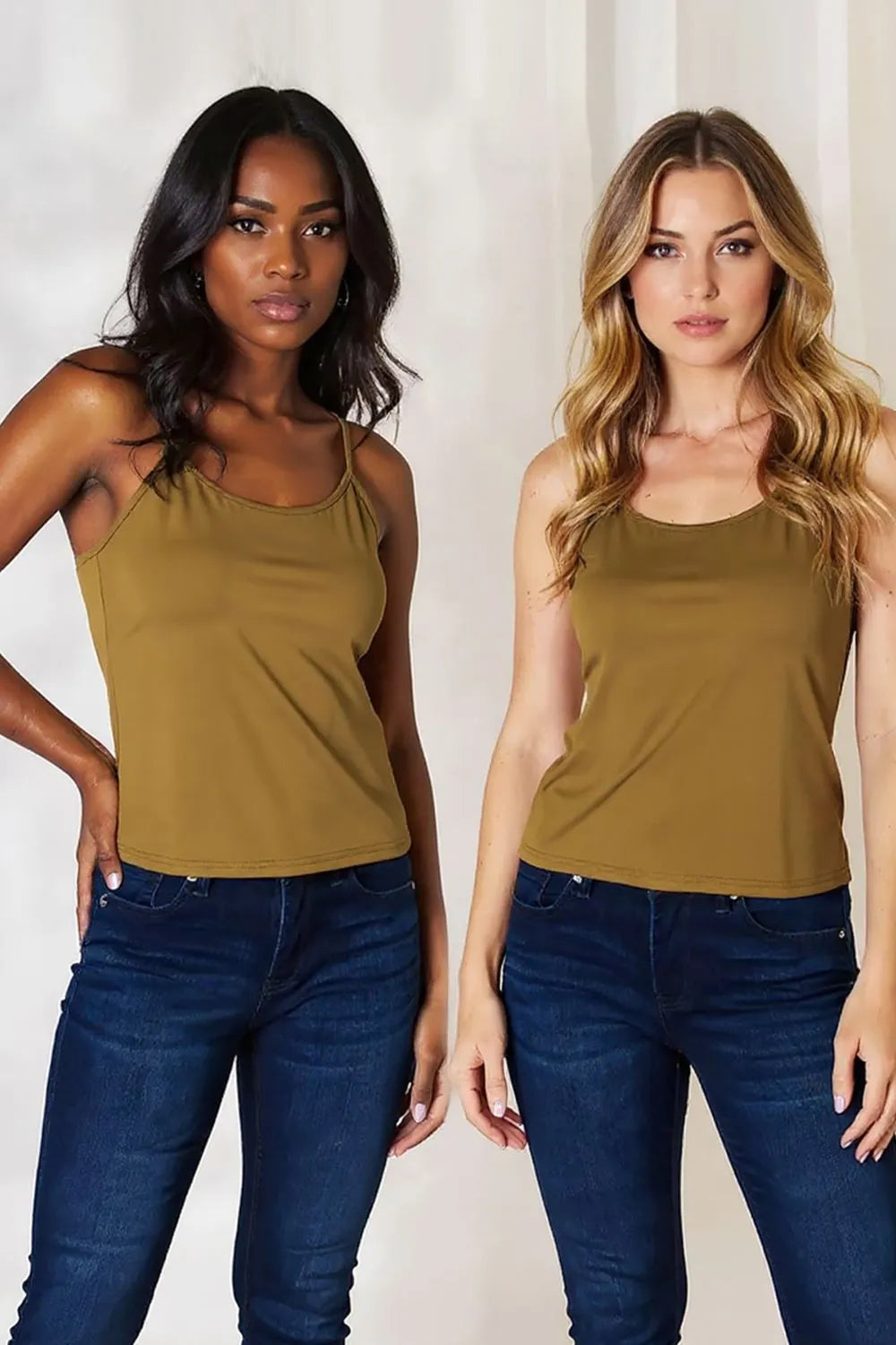 Basic cami mit Rundhalsausschnitt, schmaler Passform, olivgrün, Plus Size