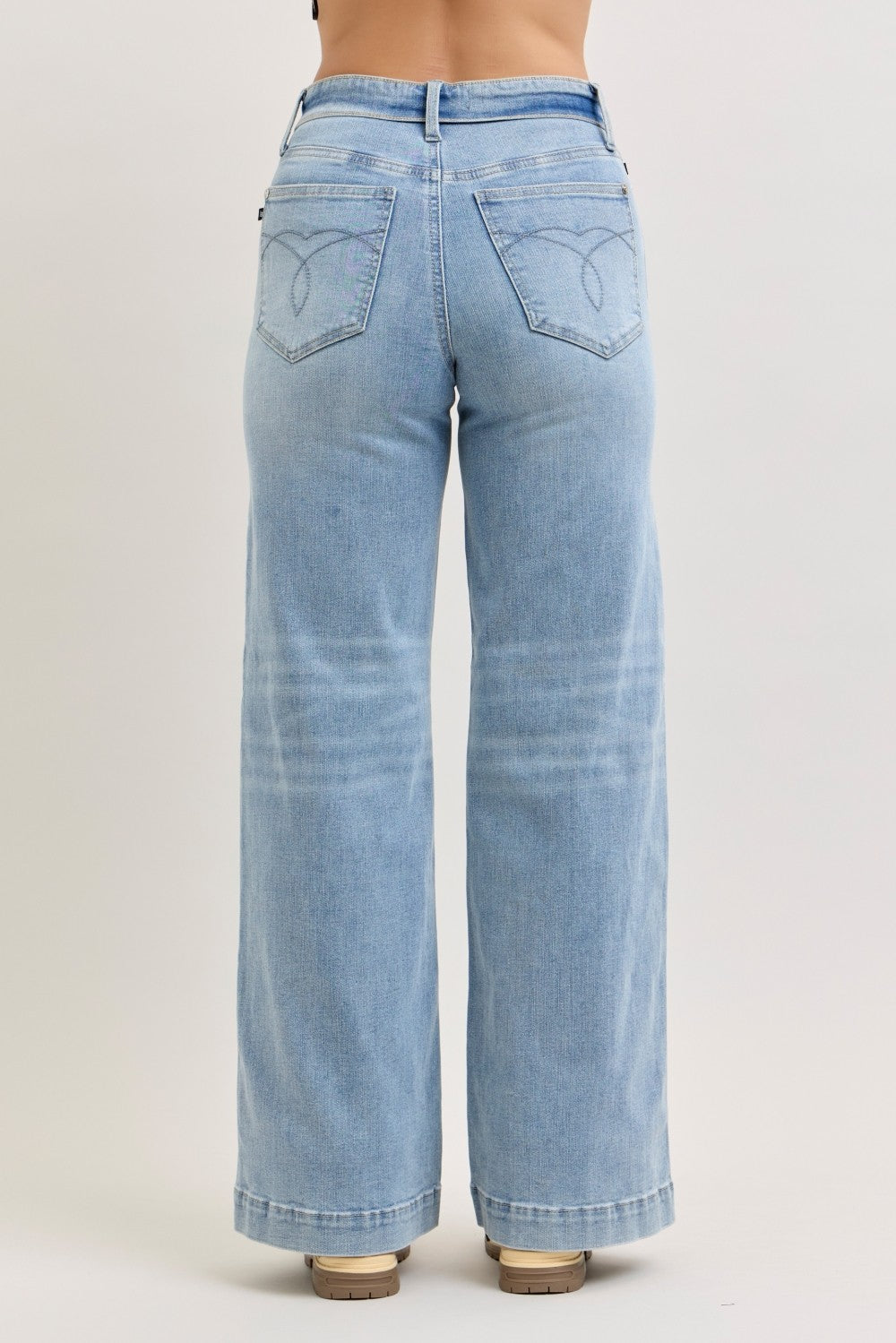 Light wash wide-leg jeans back, two rear pockets with stitched details
