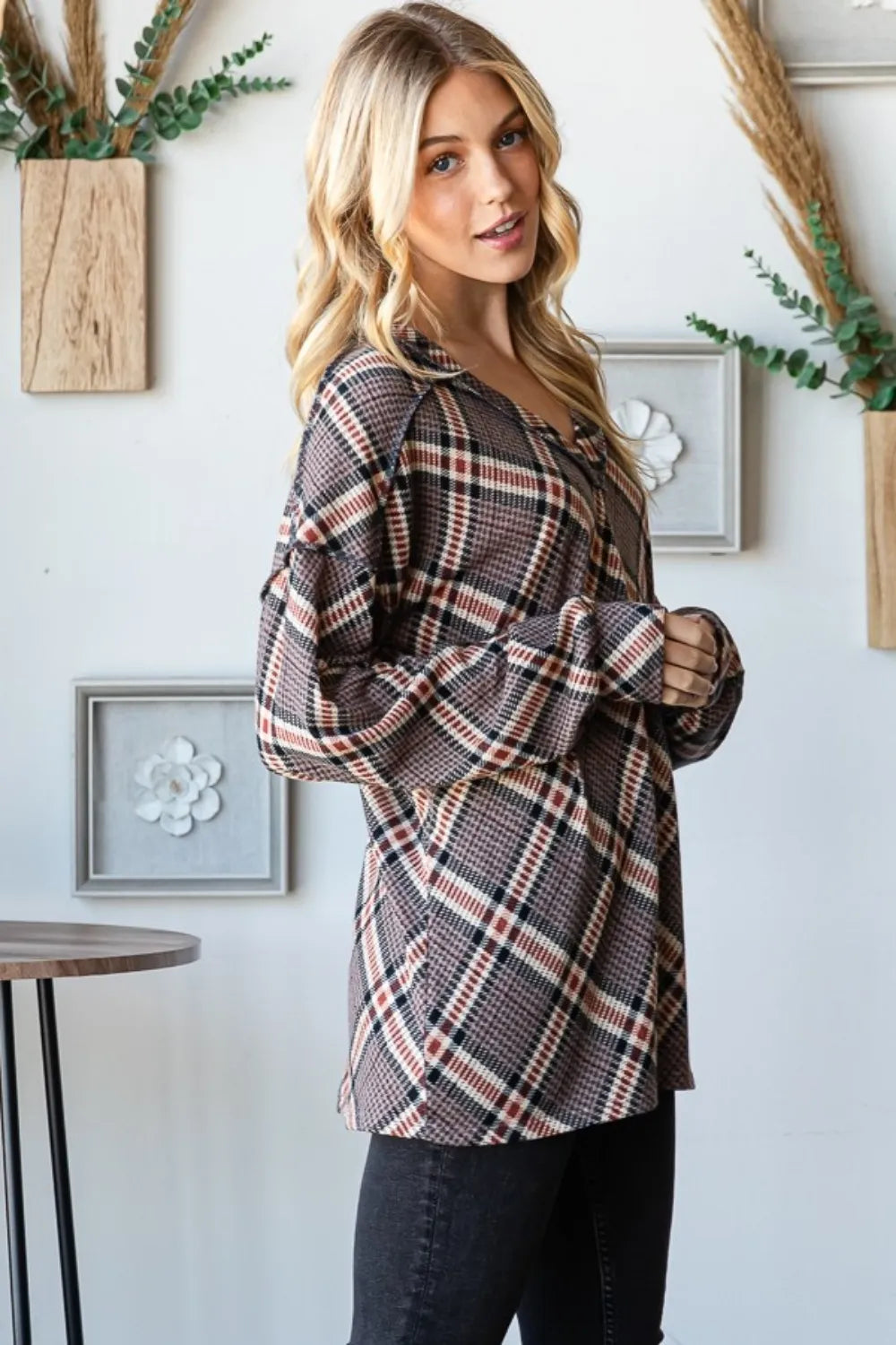 Plaid V-neck T-shirt with exposed seam detail at neckline, Mocha Multi