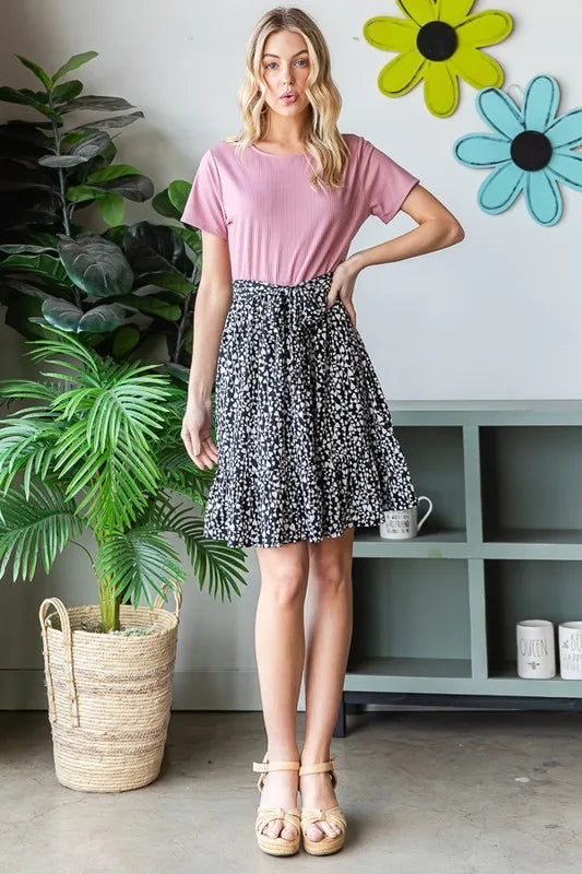 Mauve mini dress with short sleeves and pleated black-and-white animal-print skirt