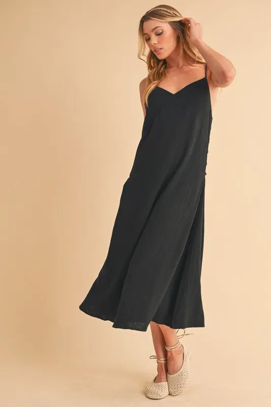 Schwarzes Midi-Cami-Kleid mit V-Ausschnitt und seitlicher Knopfleiste