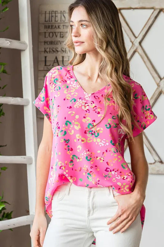 Pink Multi Animal-Print V-Neck Kurzarm-T-Shirt, Plus Size, Vorderansicht