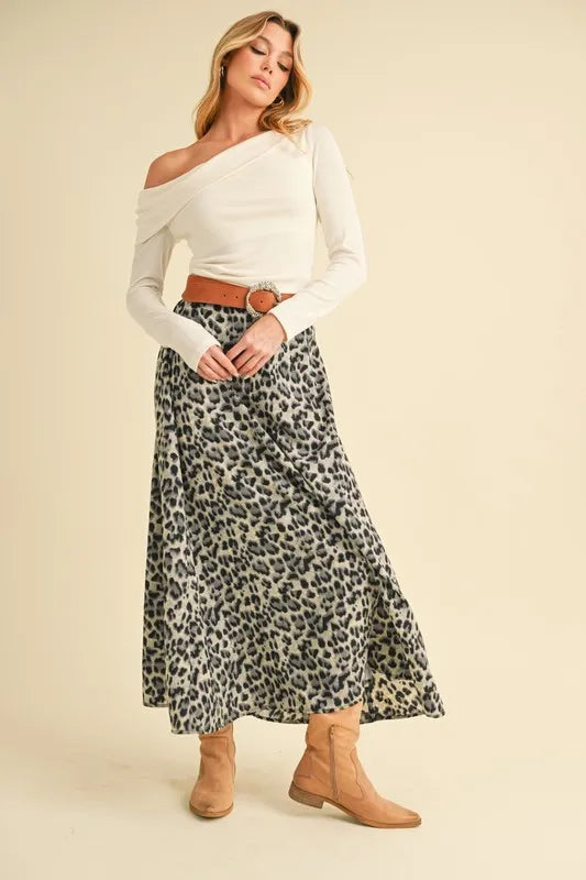 Leopard midi skirt with gathered waist, flared hem, side pockets