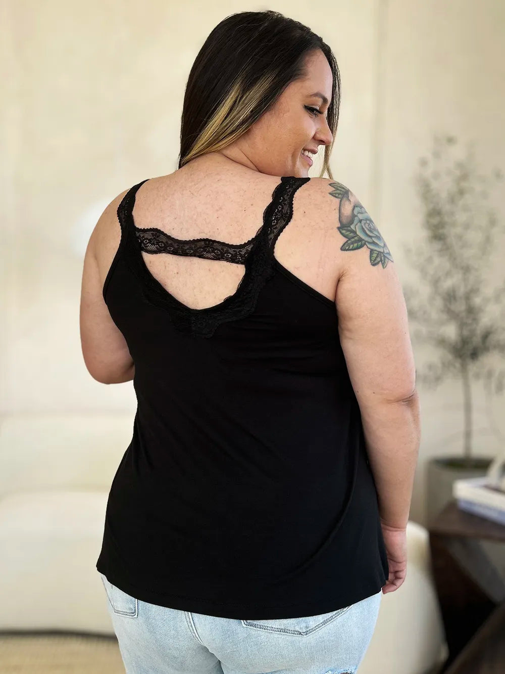 Black cami sul retro con scollo ampio e fascia in pizzo