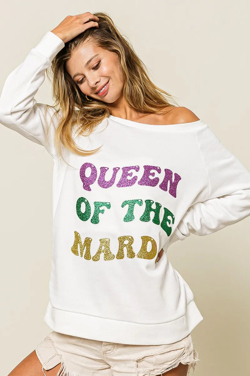 Off-white sweatshirt with glitter “QUEEN OF TH3 MARDI” print, off-shoulder style