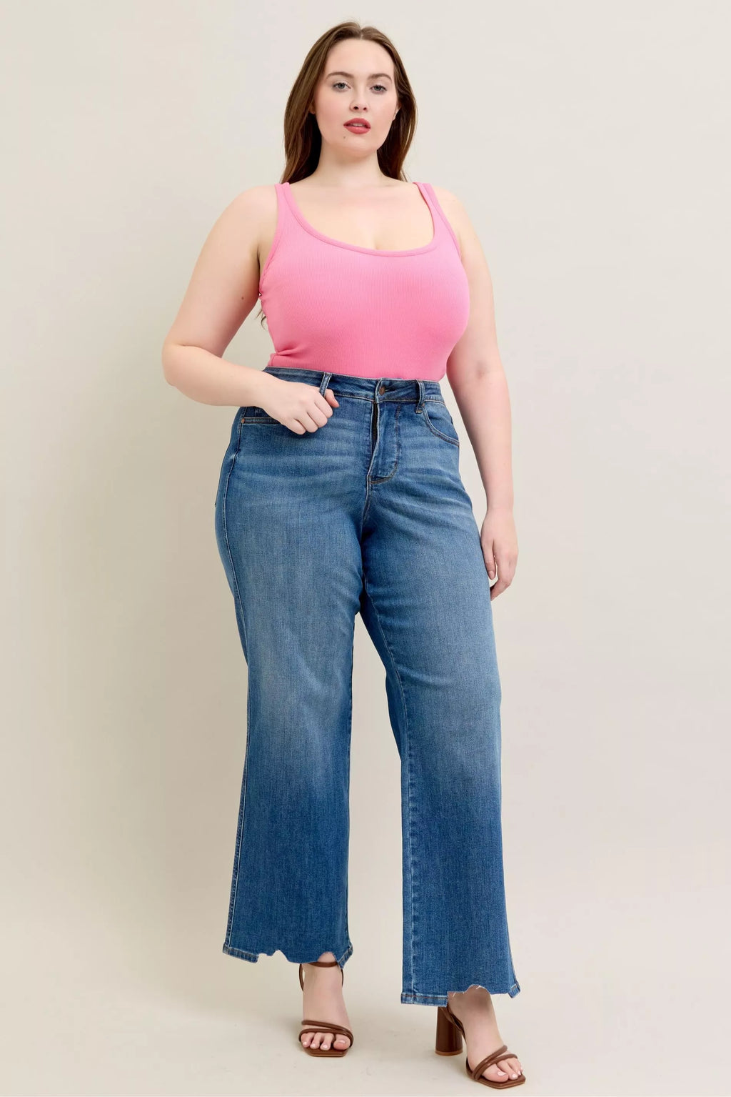 High-waist wide-leg blue jeans with destroyed hem for plus size