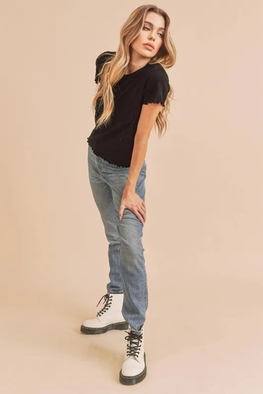 Black short-sleeve T-shirt with lettuce hem and round neck