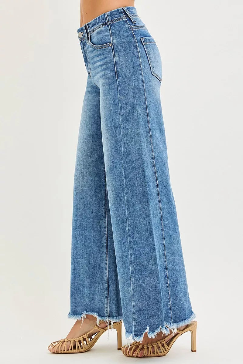 High-rise ankle wide-leg jeans in medium wash, side seam, frayed hem