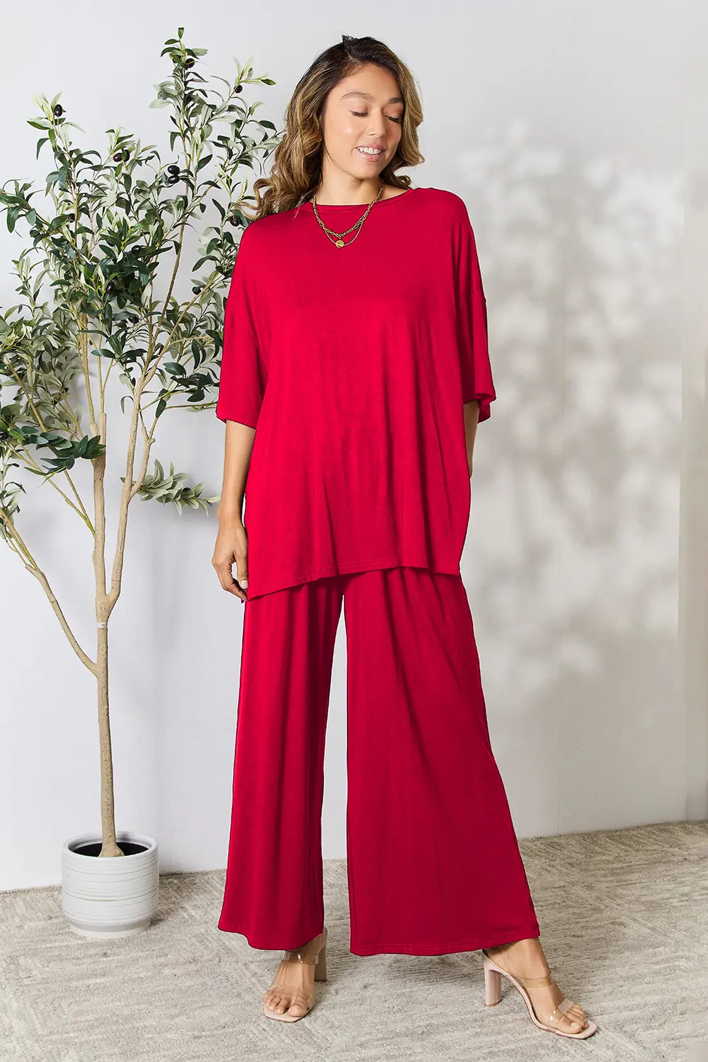 Conjunto Double Take con top de cuello redondo y pantalón ancho, rojo