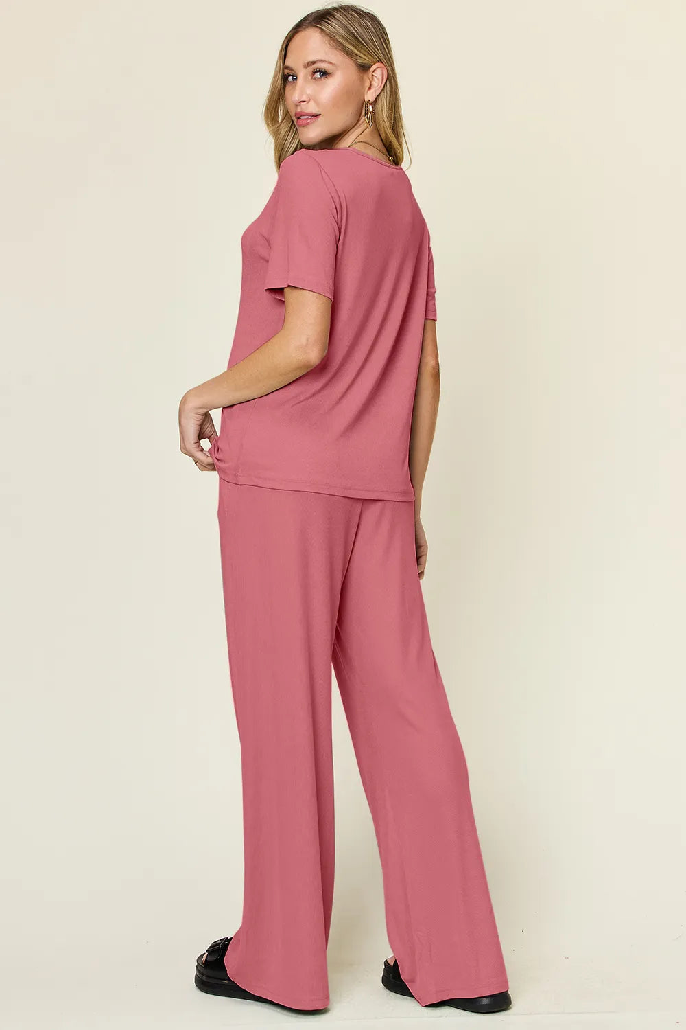 Pink T-shirt and wide-leg pants set, side view, short sleeves